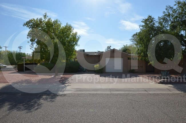 Primary Photo - 1402 W Glenrosa Ave