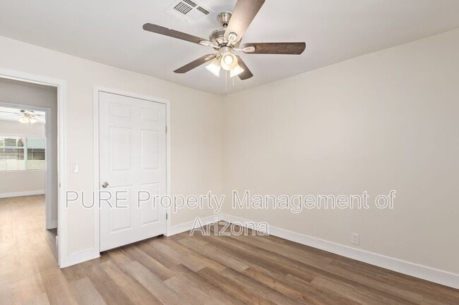 Building Photo - 3915 W Thunderbird Rd