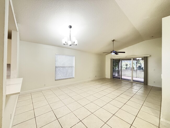 Building Photo - 5344 Edenwood Ln