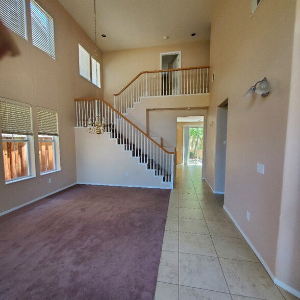 Building Photo - 558 Esplanade Ln
