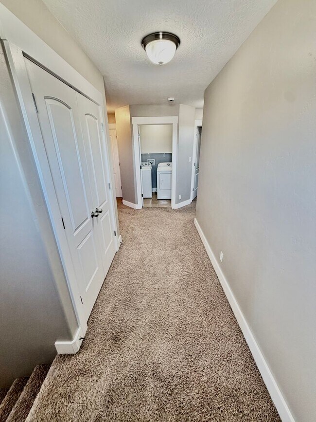 Building Photo - Lehi 3 Bedroom Town Home Pets OK