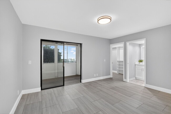 Building Photo - 450 Piedmont J