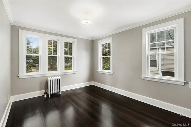 Building Photo - 48 Rossmore Ave