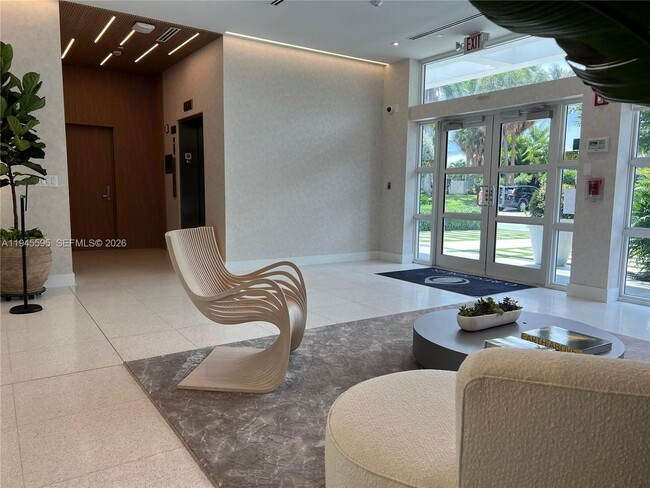 Building Photo - 9821 E Bay Harbor Dr