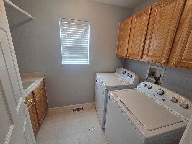 Building Photo - Beautiful Highlands Ranch Home with Finished Basement & 3-Car Garage!
