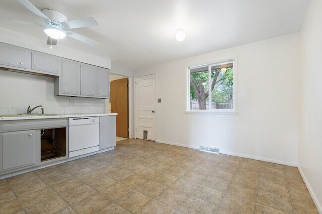 Building Photo - 3405 Butternut Dr