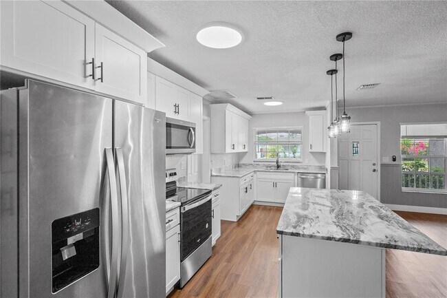 Building Photo - 29737 Seacol St