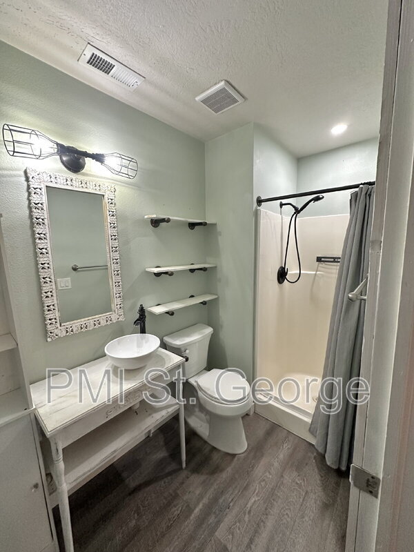 Building Photo - 460 S Main St