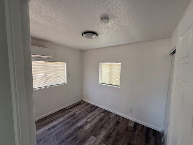 Building Photo - Beautiful fully remodeled 3 bedroom