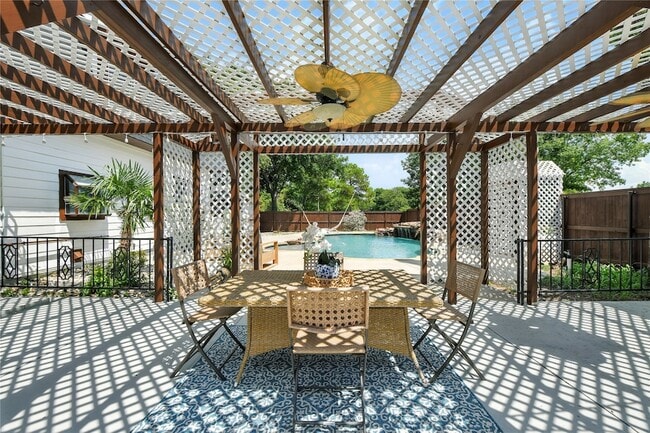 Building Photo - 1323 Dublin St