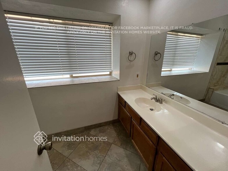 Building Photo - 8833 W Vogel Ave