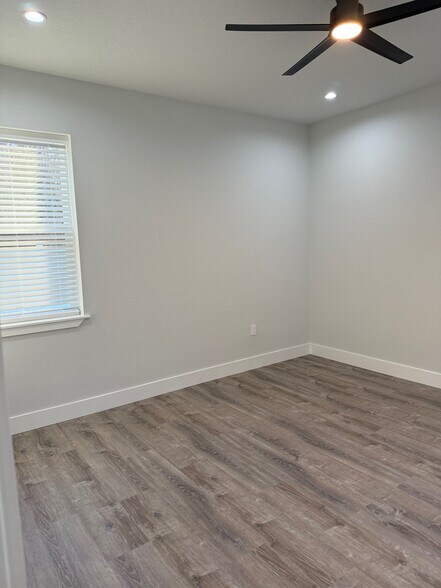 Building Photo - 6 Seton Pl