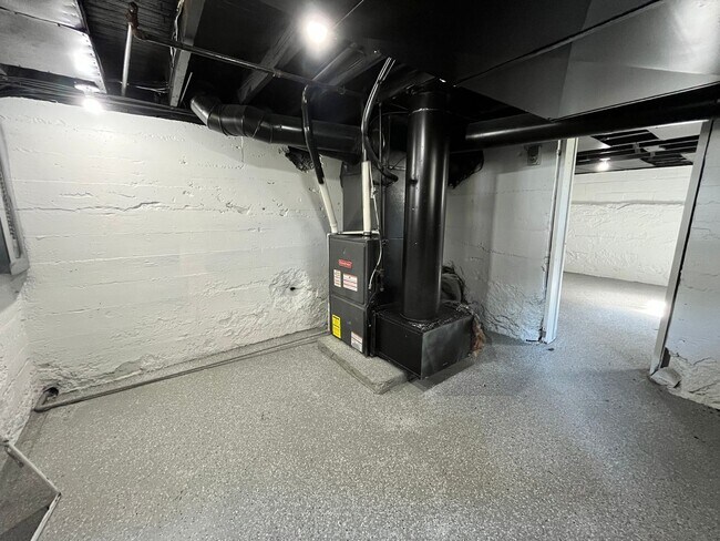 Building Photo - 3320 Broadway- Beautiful Four Bedroom Home!