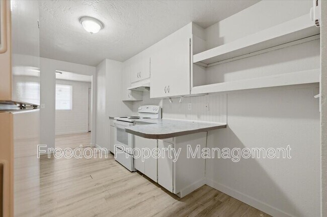Building Photo - 3114 Iowa Ave