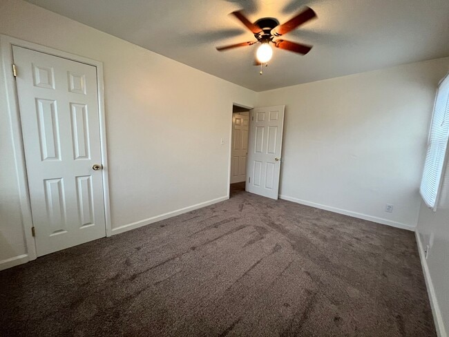 Building Photo - Centrally located 3-bedroom house