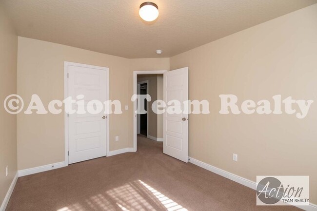 Building Photo - Townhome in Lehi