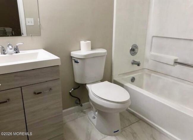 Building Photo - 1004 Arlington Dr