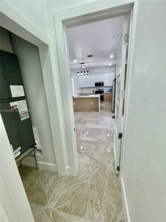 Building Photo - 435 N Quebrada St