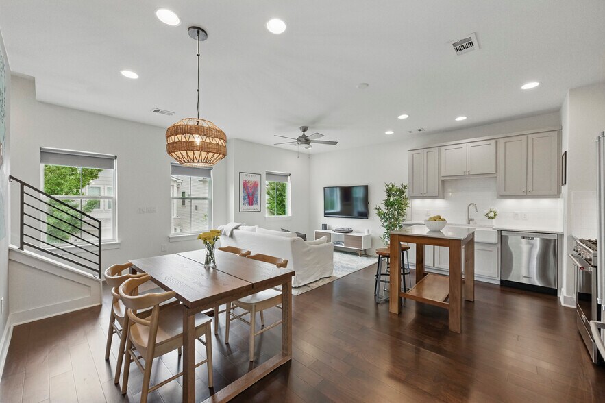 Building Photo - 2710 Halcyon Dr