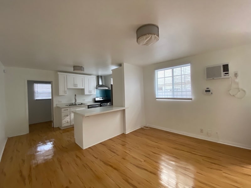 Building Photo - 125 N Westlake Ave