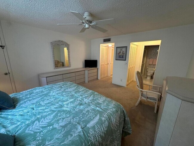 Building Photo - 145 S Ocean Ave