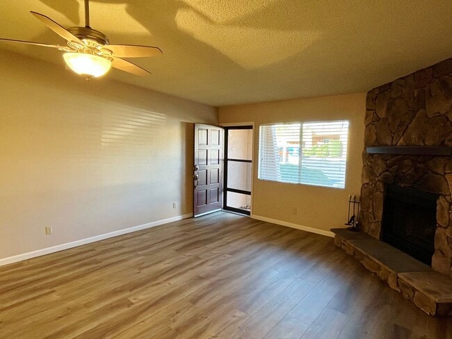 Building Photo - CONDO - VILLAGE OF OAK CREEK