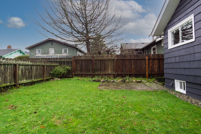 Building Photo - 7547 26th Ave NW