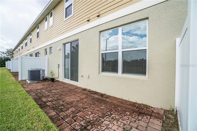 Building Photo - 3/2.5 Beautiful Energy Efficient Townhome ...