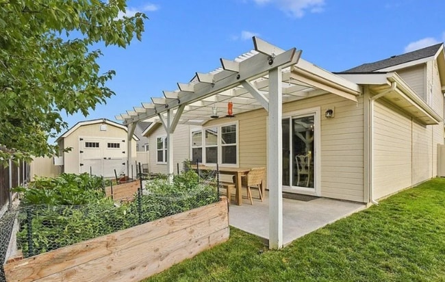 Building Photo - 12370 W Hollowtree Ct