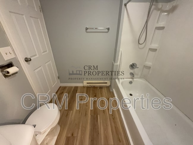 Building Photo - 1528 E Gimber St