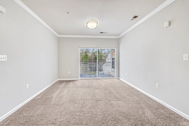Building Photo - Great 2 Bedroom; 2 Bathroom condo in Manas...