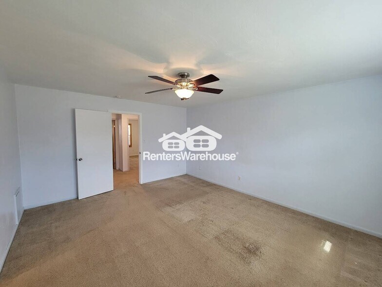 Building Photo - 1412 Bayberry Ct S