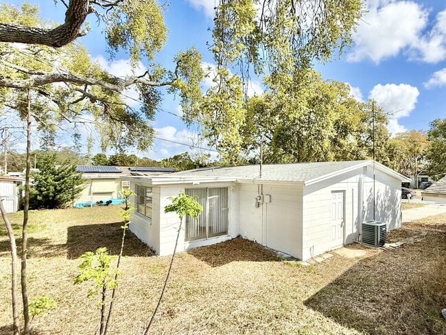 Building Photo - 12909 Kings Manor Ave