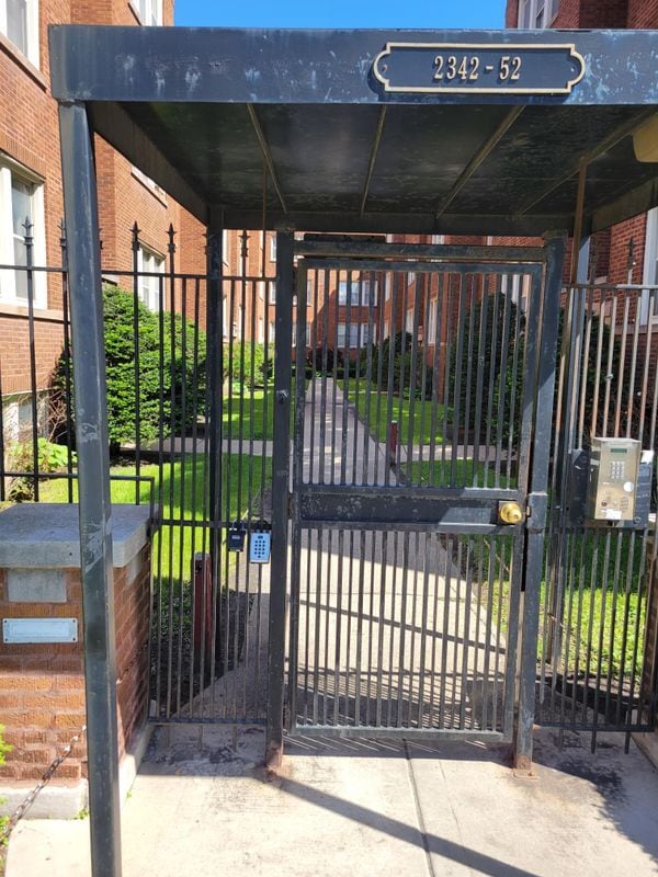 Building Photo - 2342 W Touhy Ave