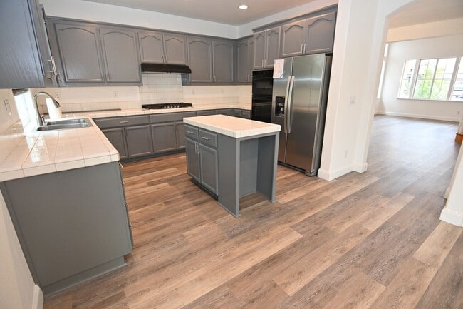 Building Photo - Stunning 5-Bedroom 3 bath 2 story Home in Prime North San Jose Location.