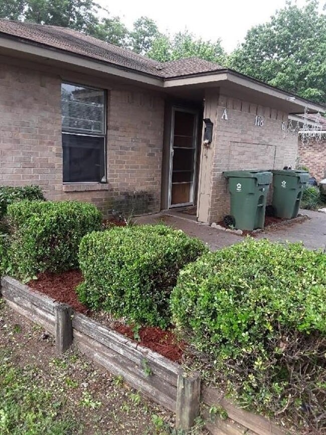 Building Photo - 118 Maple St