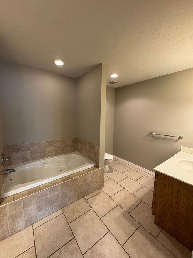 Building Photo - Gorgeous 3 Bedroom, 2 Bathroom Home in Nixa!