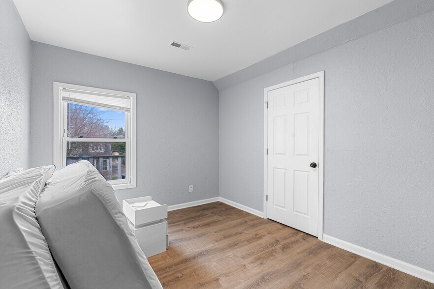 Building Photo - 404 N Superior St