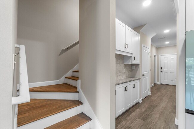 Building Photo - 1817 Stable Ln