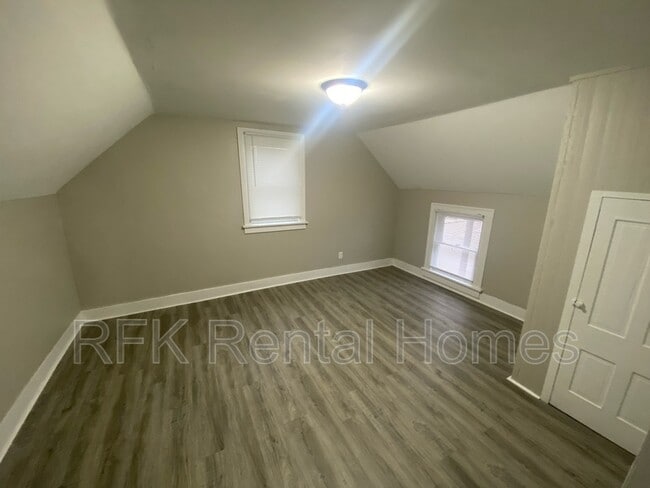 Building Photo - 108 N 6th St