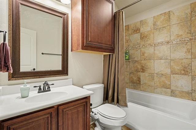 Building Photo - 2412 Lynbridge Dr