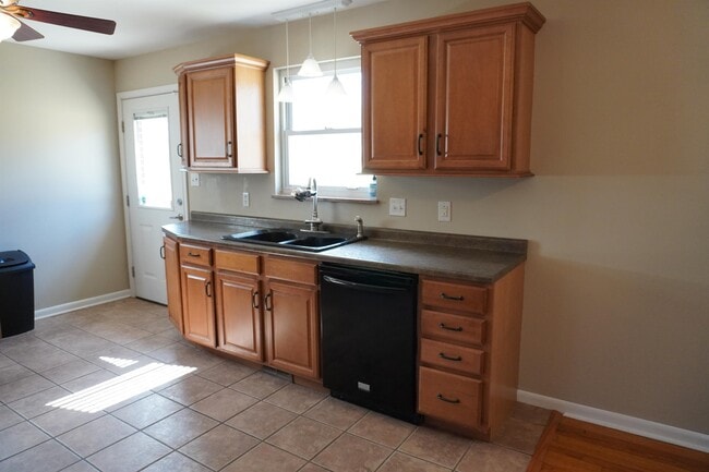 Building Photo - 942 Mildred Dr