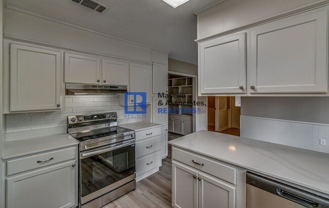 Building Photo - 4 Bed/2 Bath Home in Crossgates in Brandon