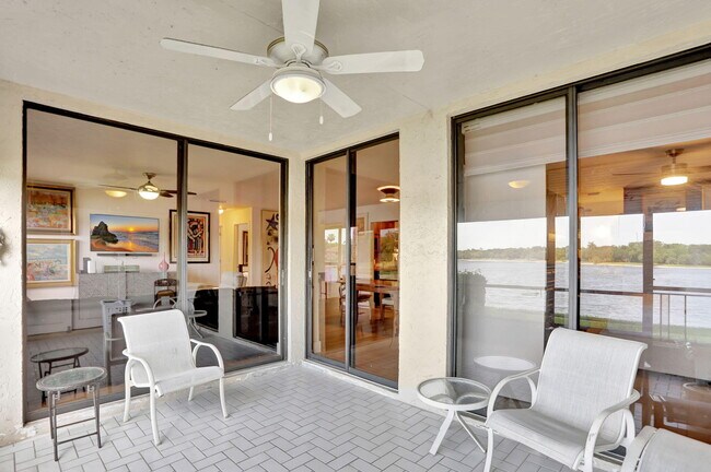 Building Photo - 2850 Carambola Cir S