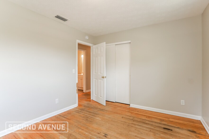 Building Photo - 5943 Jaguar Dr W