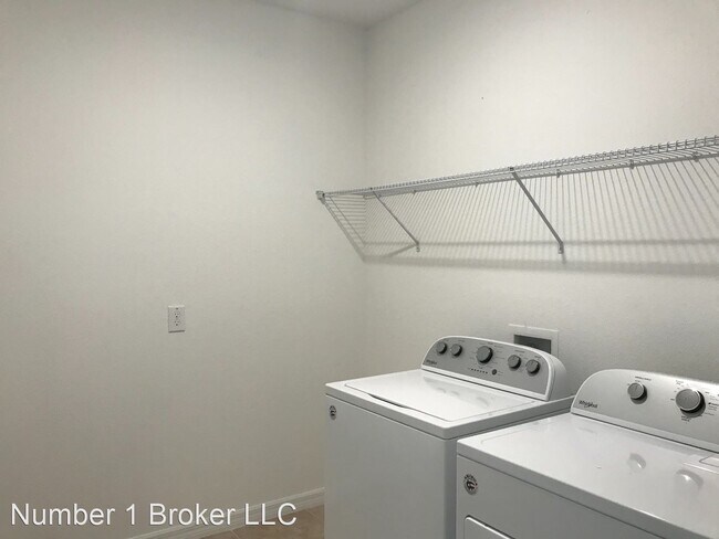 Building Photo - 6 br, 4 bath House - 752 Caterpillar Run