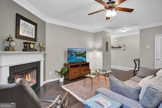 Building Photo - 307 Lakeside Ln