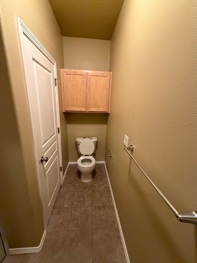 Building Photo - Modern Comfort Meets Easy Living in McKenzie Ridge Estates