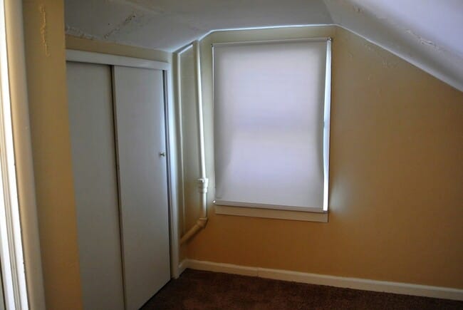 Building Photo - 3 Bedroom House