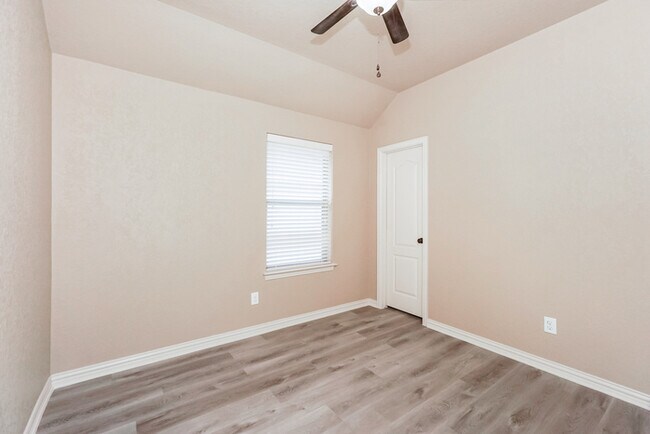 Building Photo - 6415 Diego Ln